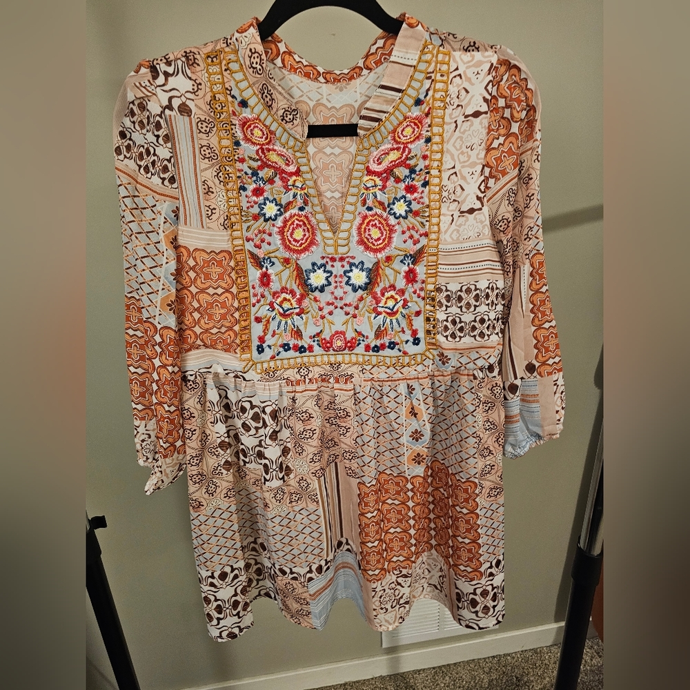 Quarter sleeve embroidery blouse